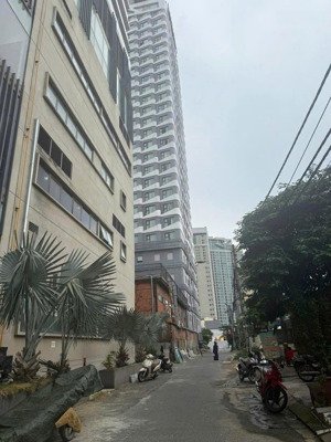 bán đất + tòa nhà hỗn hợp lê bôi đà nẵng 167m² cách biển 100m doanh thu 200tr/tháng