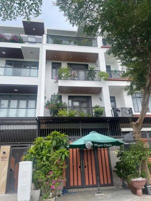 bán nhà 3 tầng, tặng full nội thất, 100m2, kđt trung tâm nha trang, đường rộng 13m