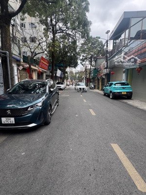 nhà 3 tầng x50m đh công nghiệp , ga nhổn , oto đỗ cổng 20m , full nội thất sẵn sàng ở ngay