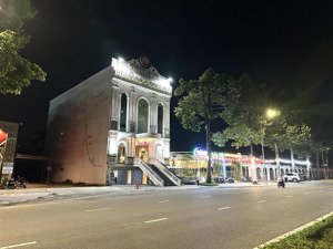 bán 1 sào đất mặt tiền đường lớn hùng vương - tp bà rịa . giá rẻ 18 triệu / m2.