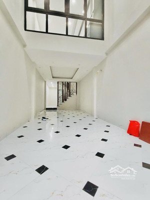 mặt ngõ thông kinh doanh - nhà mới koong 7 tầng thang máy - full nội thất cơ bản - ngõ rộng thoáng