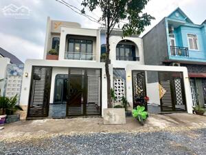 Bán 1 cặp nhà phố giáp hóc môn, 4PN, SHR