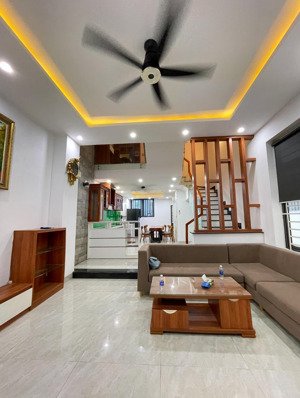 nhà 3 tầng mới tinh hai mặt thoáng, đường 7m5 sát sông hàn, giá đầu tư