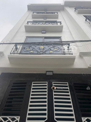 chỉ nhỉnh 4 tỷ- nhà 5 tầng-3pn. ngay sát trục chính chợ la phù. gần aeon mall, lê quang đạo kéo dài