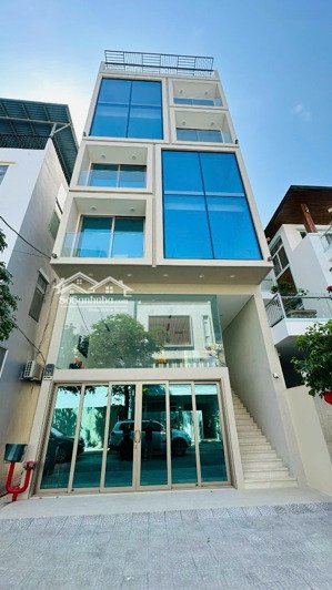 bán toà văn phòng: 7 tầng. mới 100%. mặt tiền quận sơn trà. cách cầu rồng 200m