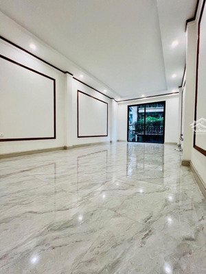 cạnh công viên cầu giấy 58m, 7 tầng, thông sàn, thang máy, gara ô tô, kd, mới đẹp.