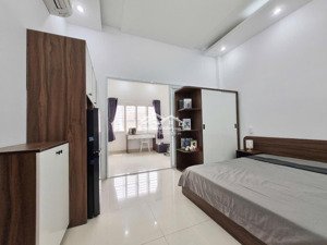 cho thuê căn hộ dịch vụ tách bếp cửa sổ lớn máy giặt riêng gần vạn hạnh mall, big c, đh huflit,