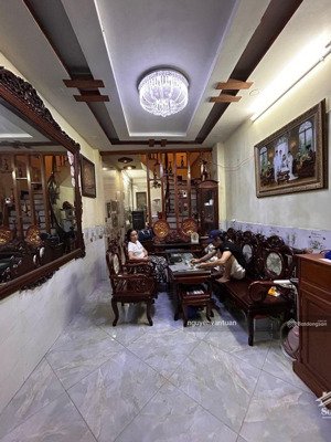 tôi bán nhà phùng khoang - 10 phòng vừa ở vừa cho thuê,dân xây chắc chắn,ba gác tránh,30m ra ô tô.