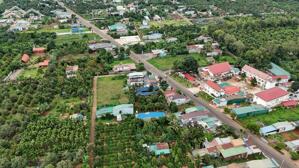 Đất đối diện Ủy Ban phường Tân An cách chỉ vài bước chân