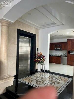 BÁN TÒA NHÀ GÓC 2 MẶT TIỀN – ĐƯỜNG SỐ 11, P.5, QUẬN GÒ VẤP DT:9x21CN:184m2