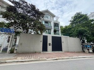 biệt thự tại vị trí vàng cầu giấy 105 tỷ nhỉnh 315m*6t mt16m view công viên kinh doanh đỉnh
