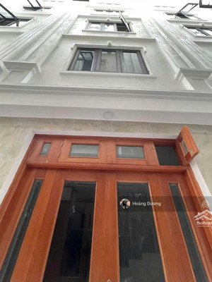 chỉ hơn 5 tỷ- nhanh tay. nhà 5 tầng. gần chợ nghĩa lộ, bx yên nghĩa. oto sát cửa. gần đh phenika,