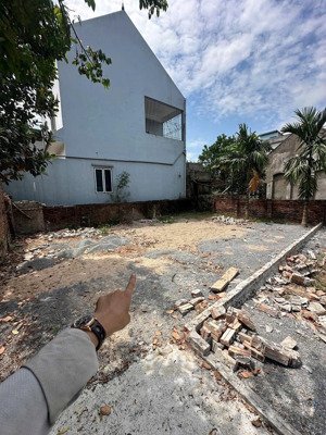 bán mảnh đất 100 m2 full thổ cư làng chuông phương trung thanh oai ngõ 2,5 m