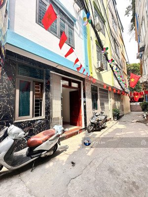 hoàng quốc việt 7.5tỷ 33m2 gần phố- trước nhà 3.5m- 5 tầng đầy đủ nhà còn mới