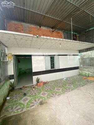 Nhà rộng 3 phòng giá tốt gần siêu thị Go