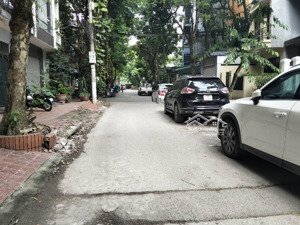 chính chủ bán nhà trần thái tông, cầu giấy, 35m2 x 5t, mặt tiền 4m, ô tô đỗ cửa. giá 11.6 tỷ