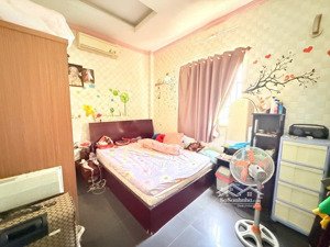 bán nhà trung tâm bình thạnh, giá 8x tỷ, hẻm 6m, 3 tầng, ung văn khiêm, dt60m2.