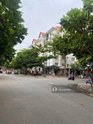 bán đất mặt tiền đường hoàng quốc việt- ngang khủng 13m
quận 7. dt 650m2. nhỉnh 80 tỷ