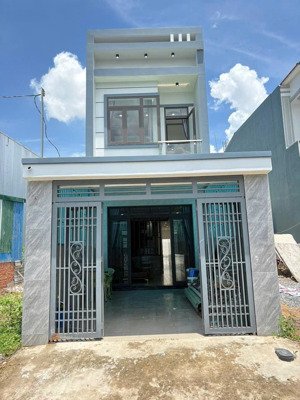 giảm 300tr bán trong tuần. nhà mới 106m2 dĩ an. giá hơn 3 tỷ