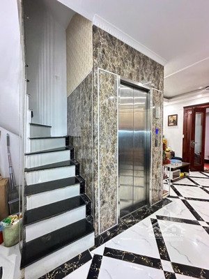 hoàng hoa thám 5t thang máy cách 1 nhà ra phố view hồ tây