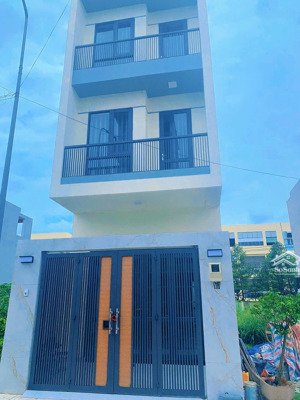 nhà 3tầng đẹp ở ngay -bình chiểu-thủ đức-xe hơi vào nhà-4tynhỉnh -sổ hồng riêng