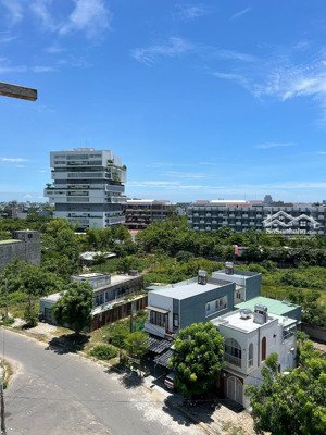 sụp hầm lô đất 2 mặt tiền sát fpt giá chỉ 2tyxx