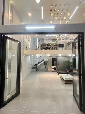 nhà mới xây đẹp lung linh full nội thất + có thang máy hẻm 10m 1/ trần thị báo (hoà bình - tô hiệu)