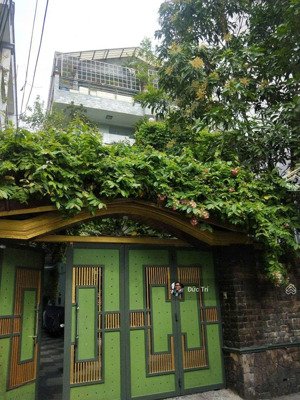 giảm 3 tỷ bán gấp nhà đường trường sơn, tân bình, dt 10x30m, nhà 4 tầng, chỉ 155tr/m2