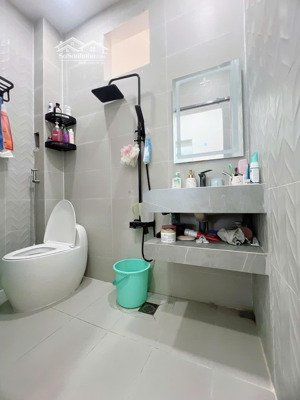 q4 nhà đẹp shr 47.2m2. 2 tầng btct kdc dân trí cao không quy hoạch. hơn 4 tỷ tl