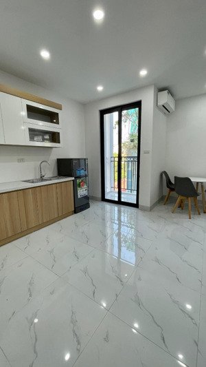 bán tòa ccmn tại thạch bàn - 60m2 6tầng thang máy 11 căn hộ khép kín=500tr/năm - chỉ 8tỷ