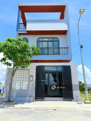 nhà mới xây 1 trệt 2 lầu 3pn, mt đ.cây da, xã tân phú trung. dtsd 260m2, shr, giá 2 tỷ 5