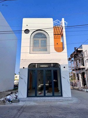 bán nhà 1 trệt 1 lầu không gian thoáng mát, tiện ích đầy đủ