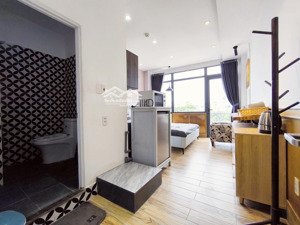 cho thuê studio ban công tầng cao view thoáng mt đường trường sa, ngay chân cầu lê văn sỹ giáp q1