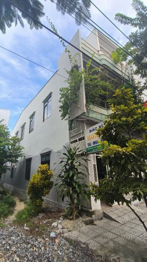 chính chủ cần bán nhà(2 tầng xây kiên cố, kẹp cống) hướng đông nam, gần chợ ah bắc, thcs lê độ