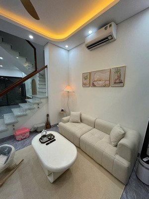 chính chủ cần bán gấp căn nhà ngọc thụy, long biên, 4 tầng, nội thất đầy đủ, không gian thoáng mát