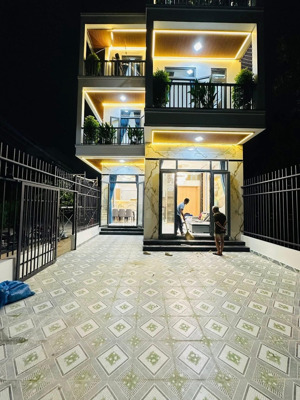 biệt thự góc 2 mặt tiền hẻm 1 trục 6m.dt. 6.5m x 15m - khu vip gần hà huy giáp - ngã tư ga. giá tôt