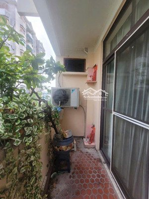 cần bán gấp căn hộ lê hồng phong thang bộ tầng 3, phường 2, quận 5. diện tích 78m2, 2pn, 1wc