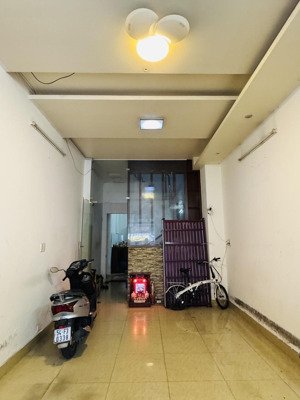 bán gấp căn q11 gần đầm sen trệt 3 lầu oto, có dòng tiền ổn định, hoàn công