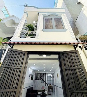 đúng giá 1tỷ990 sang tên nhận nhà ngay! bán nhà huỳnh văn bánh, p11, phú nhuận. 50m2 gồm 1trệt 1lầu