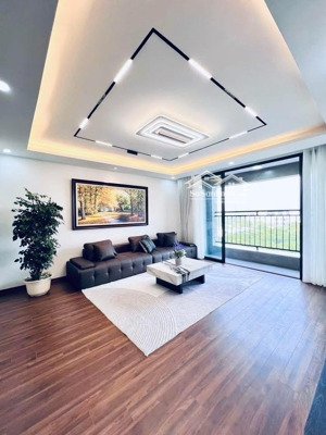 cần bán gấp căn hộ 123m 3pn căn góc full đồ mới , tòa ct8b tầng cao thoáng mát vô cùng