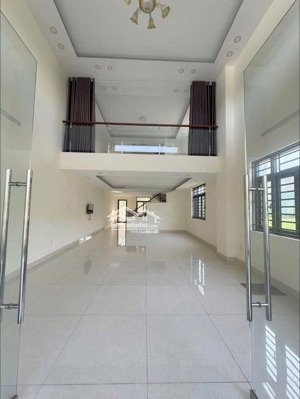 cho thuê nhà kdc chánh nghĩa 1 trệt 1 lửng 2 lầu giá chỉ 26 triệu/tháng