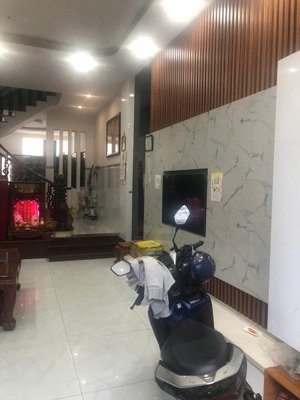 chủ bán gấp nhà hẻm thông 7m nhựa nguyễn hữu tiến (5mx12m)_ đúc 4 tấm, nhà mới ở liền.