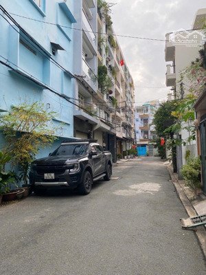 siêu hot! mặt tiền khu vip đường hoa, quận phú nhuận! dt (5m x 11m), hầm 4 tầng, giá chỉ 16.8 tỷ!