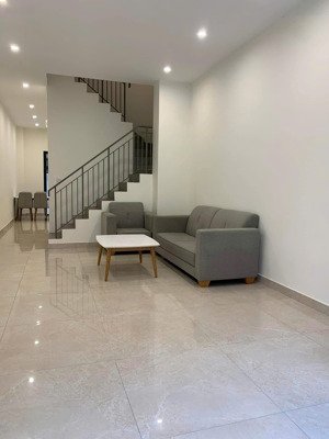 cho thuê lk 75 m2, hướng đn, vinhomes ocean park 2,giá chỉ từ 7,5tr bao phí . đã hoàn thiện 2 tầng