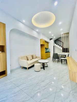 bán nhà riêng tại đường láng - ngay ngã tư sở - dt 30m2 xây 4 tầng, mt 3.4m nở hậu. 30m ra mặt phố