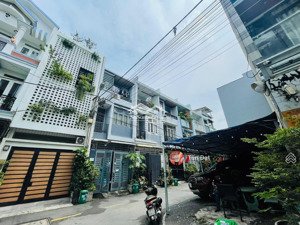 siêu phẩm quốc lộ 13 nhà đẹp 4pn, hẻm nhựa 5m tiện ích đủ đầy giá chỉ 6,5 tỷ