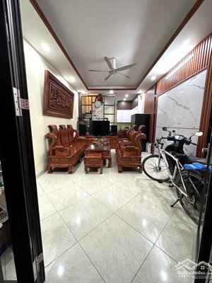 * hơn 6 tỷ - nhà gần 40m2 x 5 tầng xây mới - lô góc 4 mặt thoáng - gần time city - gần oto tránh.