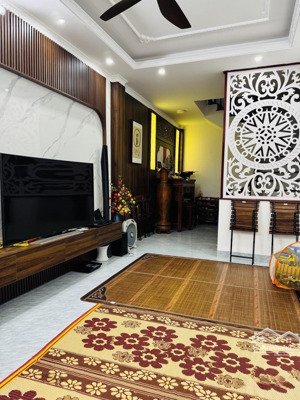 nhà đẹp khu thạch bàn 2 oto đỗ cửa lô góc 3 thoáng full nội thất