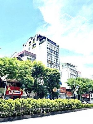 toà 10 t siêu dòng tiền 1,8 tỷ/năm. toạ lạc ngay phố ngọc lâm, long biên 160m2, mt 8m. giá cực tốt