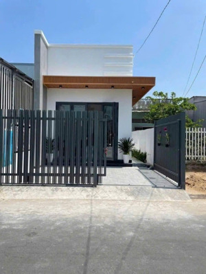 siêu phẩm nhà đẹp mới hoàn thiện dt 85m2 2phòng ngủ mt đường nhựa 6m kế bên kdc thuận giao sổ sẵn